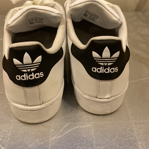 ADIDAS superstar size 8.5 shoes - Picture 7 of 8